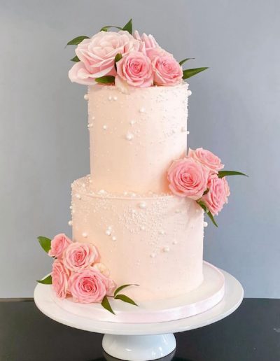 petit wedding cake rose et perle