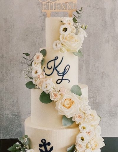 wedding cake guirlande de fleurs